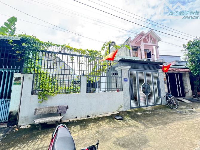 Bán Nhà Ngang 9m Đường 5m Sau Big C Dĩ An , Khu Dân Cư đông sạch đẹp