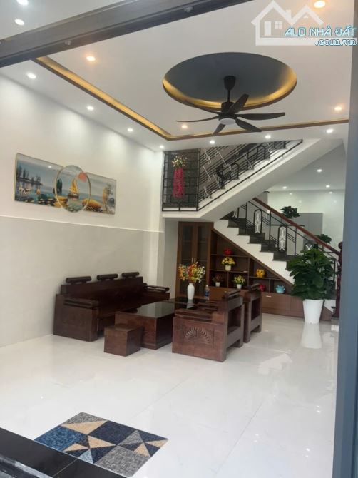 💥 NHÀ 2 TẦNG ĐẸP – 3 MẶT THOÁNG – HOÀNG SÂM – DIỆN TÍCH GẦN 100M²