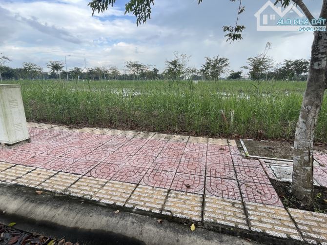 CẦN BÁN GẤP 2 LÔ ĐẤT NGAY DỰ ÁN THE DIAMOND CITY GIÁ 1TY638 DT 5X18 SHR SANG TÊN NGAY