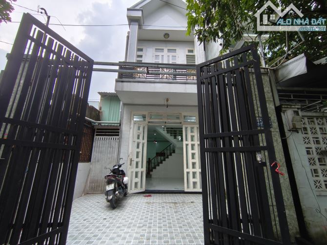 NHÀ 1 TRỆT 1 LẦU DT 5 x 17 NGAY CHỢ THỚI TỨ HÓC MÔN - ĐƯỜNG Ô TÔ VÔ NHÀ - GIÁ 3.5 TỶ