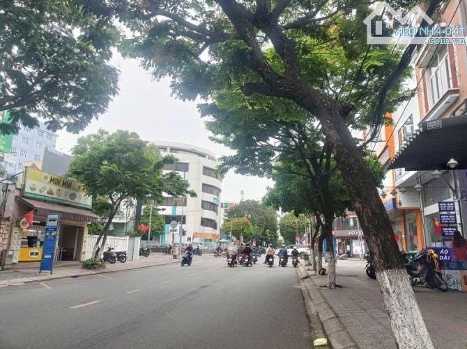 TÒA NHÀ 3 TẦNG NGUYỄN THỊ MINH KHAI – NGỘP BANK BÁN GẤP – 676M² NGANG 22M – CHỈ 115 TỶ