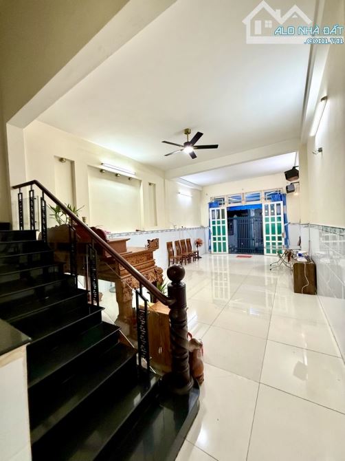 QUẬN 7 - 4 TẦNG - 110M2 - SÁT MẶT TIỀN - HƠN 7T.Ỷ
