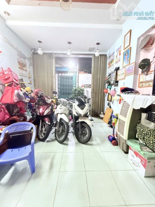 *Bán Gấp Nhà  Nguyễn Sơn Tân Phú 35m2 hẻm xe hơi tới cửa 2Tầng Nhỉnh 3 tỷ