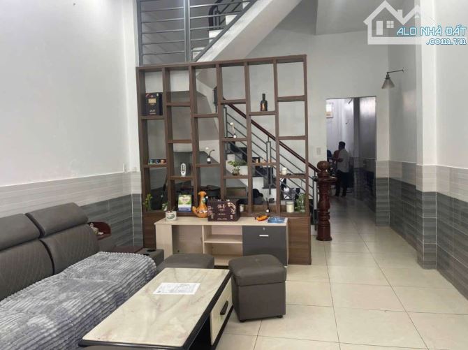 Ngay khu vui chơi Sun Shine - Tô Ký -100m² -3 tầng - 4,6 tỷ Sổ hồng riêng