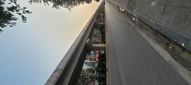 Nhỉnh 6 tỷ 40m 5 tầng la khê , ful nội thất vài bước ra đường quang trung , giao thông thu