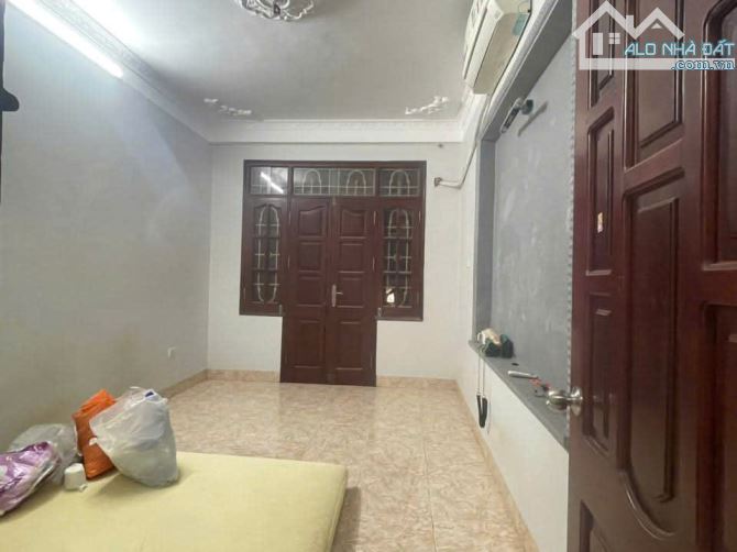 Cho thuê nhà nguyên căn ngõ 100 Pháo Đài Láng 25m2x5 tầng.3 ngủ khép kín, 12 triệu