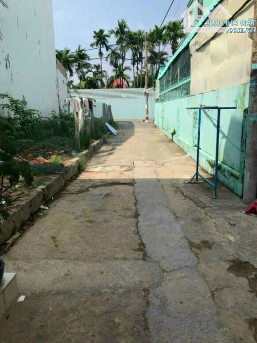 Quá gấp - 3.7 tỷ thương lượng - Hẻm ô tô - Nhà cũ 79m2 ngang 7m - 10m trục lộ chính