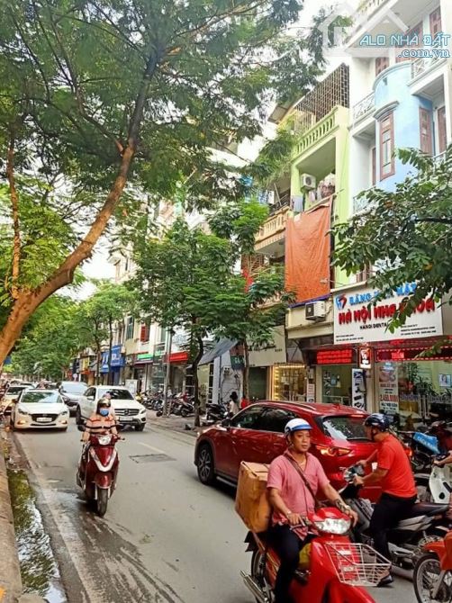 Nhà mặt phố Đê La Thành, căn góc 2 mặt thoáng,kinh doanh sầm uất. 42m 5 tầng, mt 5m. 1x tỷ