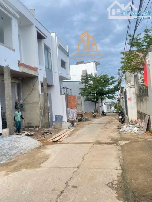 BÁN ĐẤT HẺM 175 YMOAN. DT: 5x18M. GIÁ: 2 TỶ 450 TRIỆU