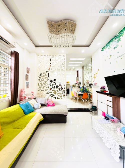 HẺM XE HƠI QUAY ĐẦU, NGAY NGUYỄN VĂN NGHI, NGUYỄN KIỆM, NGUYỄN OANH, QUANG TRUNG - GÒ VẤP.