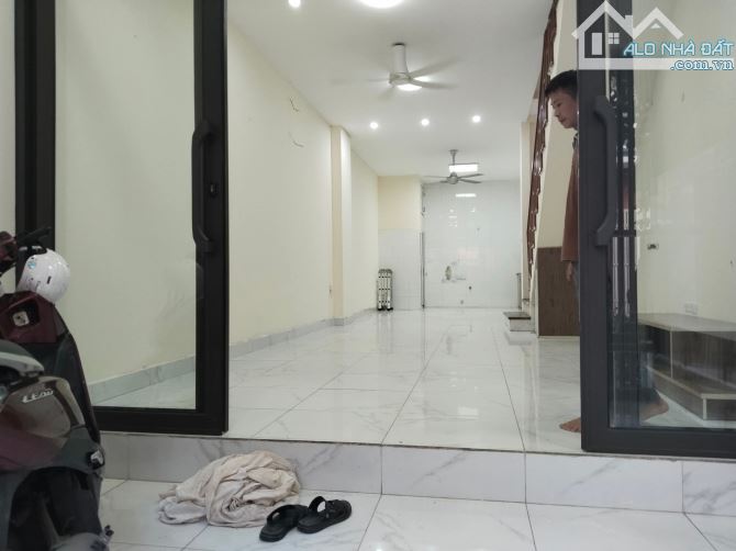 NHÀ ĐẸP VĂN QUÁN - PHÂN LÔ VỈA HÈ