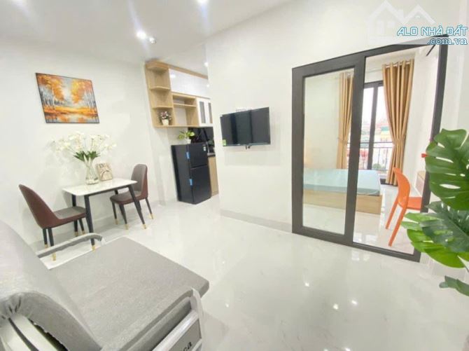 Bán CCMN Tôn Thất Tùng, 104m2*7 Tầng, Mặt Tiền 5.7m, 2 thoáng, thang máy, 1.8 Tỷ/Năm