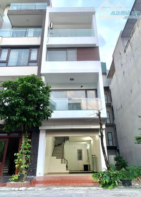 PHÂN LÔ VỈA HÈ VẠN PHÚC -  Ô TÔ ĐỖ NGÀY ĐÊM