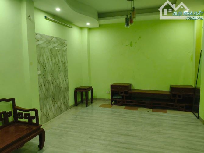 Cho thuê nhà nguyên căn ngõ 139 Nguyễn Ngọc Vũ  40m2 x 5 tầng, 3 ngủ