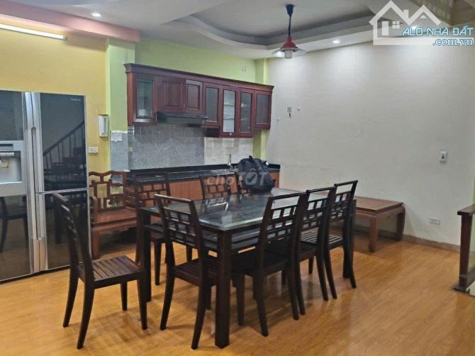 Cho thuê nhà nguyên căn ngõ Nguyến Ngọc Vũ, Trung Hoà, Cầu Giấy. DT 40m x 5 tầng, giá 16tr