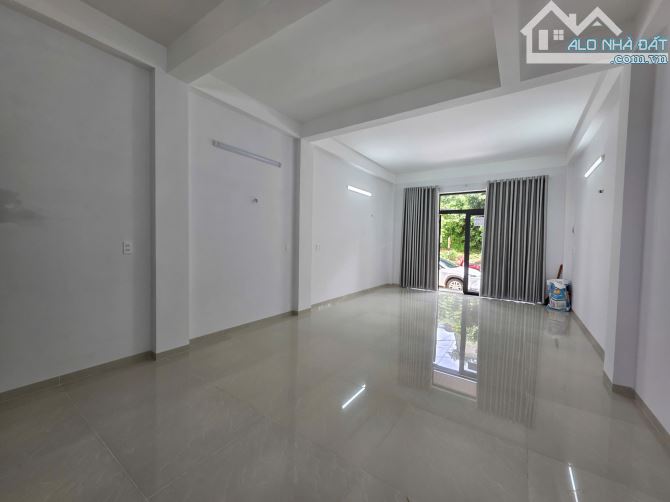 HẠ GIÁ BÁN GẤP!!!  NHÀ MỚI 3 LẦU MẶT TIỀN HÙNG VƯƠNG - 5TỶ 650