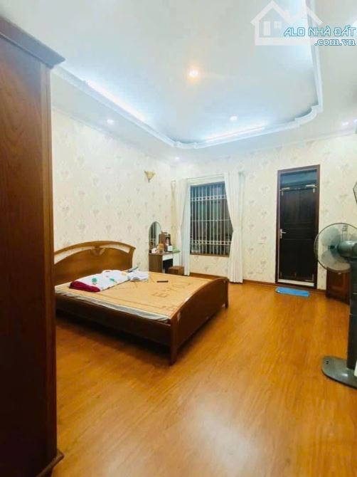 21 TỶ 89m2, 3 tầng  MẶT PHỐ CHÙA LÁNG GẦN ĐƯỜNG LÁNG- LÔ GÓC- ĐANG CHO THUÊ KINH DOANH- VỈ
