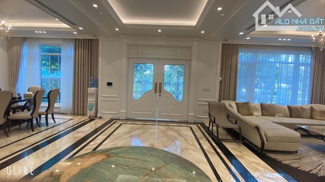 Bán Biệt Thự Láng Hạ Siêu Sang  - Đường lớn 4 Ô tô tránh - 340m2 * 5T + 1 hầm - 130 tỷ