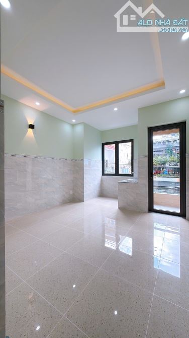 NHÀ MỚI XÂY  ĐÚC 4 TẤM DT 4 X24  CÓ 6 TỶ VIP Q4 - 10