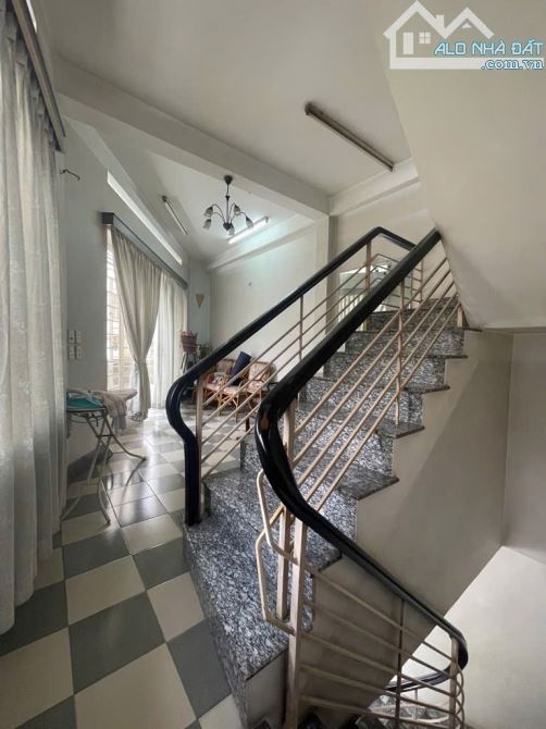 Ngang 8m _ Mặt tiền kinh doanh 4 tầng _ Vĩnh Hội ,Tân Vĩnh p4 Quận 4 _ 9,8 tỷ - 10