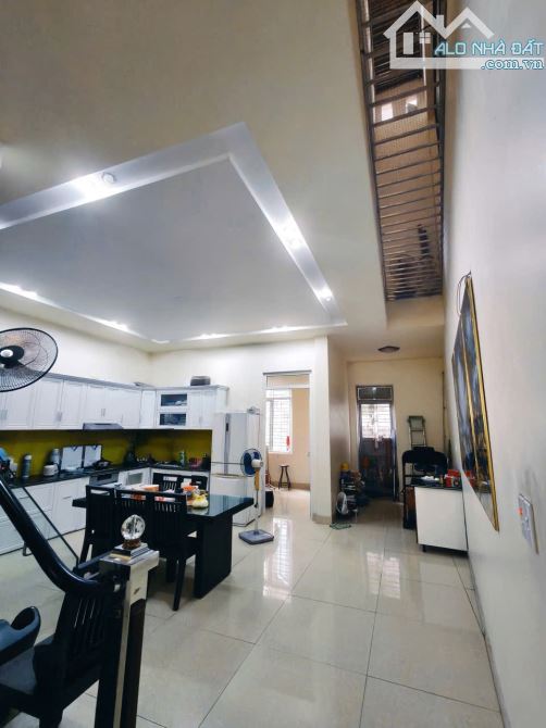 Nhà 3 tầng mặt đường Trần Thành Ngọ - Vị trí đẹp - 213m2 - 10