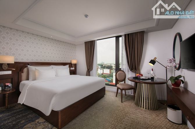 Giảm 80 tỷ - Chủ nợ Bank 200 Tỷ - Khách sạn Hàng Buồm- 350m² - 310 Tỷ- doanh thu 54 Tỷ/năm - 11