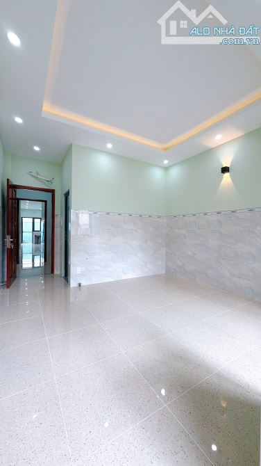 NHÀ MỚI XÂY  ĐÚC 4 TẤM DT 4 X24  CÓ 6 TỶ VIP Q4 - 11