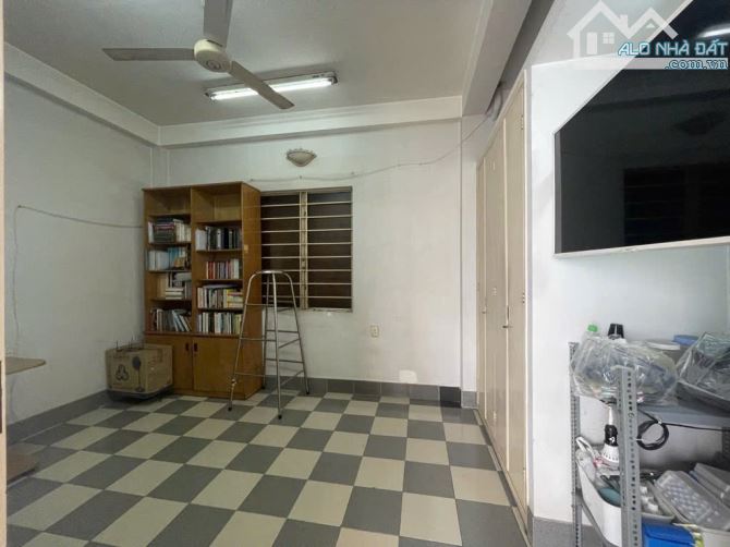 Ngang 8m _ Mặt tiền kinh doanh 4 tầng _ Vĩnh Hội ,Tân Vĩnh p4 Quận 4 _ 9,8 tỷ - 11