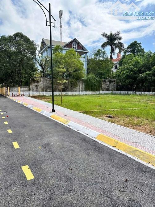 CẦN BÁN LÔ ĐẤT ĐẸP NGAY NGÃ TƯ LỤC QUÂN - VIEW HỒ CỰC ĐẸP - MẶT TIỀN RỘNG - 1