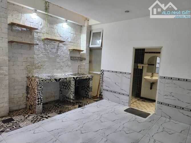 CHO THUÊ dài hạn nhà nguyên căn. p13, BT - DTSD 100m2 Giá 15tr/tháng - 2