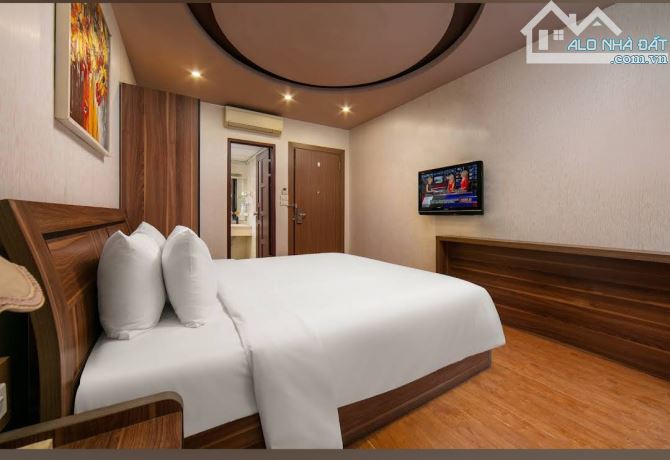 Bán Khách sạn mặt phố Trần Quốc Vượng 9 tầng 132m² MT 10 lô góc 3 thoáng giá hơn 80 t - 1