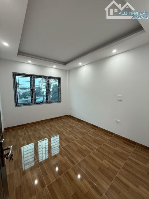 Bán nhà 4 tầng Nam Hồng. Mới đẹp long lanh ngõ thông ô tô đỗ cửa. Hơn 4 tỷ - 4