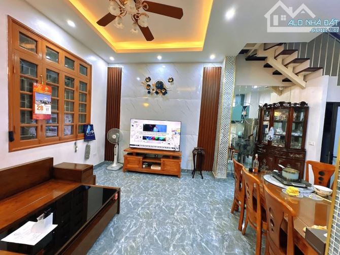 NHÀ ĐẸP DÂN XÂY CỰC CHẮN CHẮN-LÔ GÓC 3 MẶT THOÁNG-PHỐ HÀO NAM 50m CHỈ 1x tỷ - 1