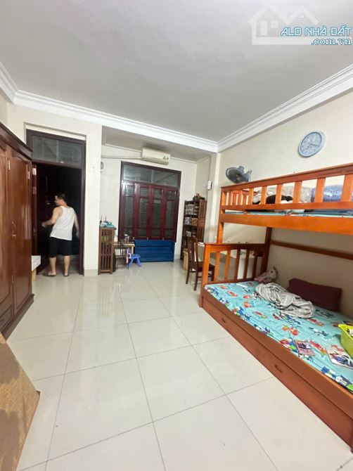 BÁN NHÀ PHỐ BÙI HUY BÍCH , Ô TÔ 30M,NGÕ THÔNG, DÂN XÂY, SÂN RỘNG 100M2, 42M2 GIÁ 12 TỶ - 1