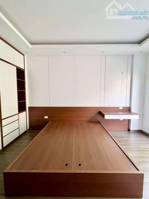 Nhà Hồ Tùng Mậu 38 m², 6 tầng  Giá ~7.6 tỷ; thiết kế mỗi tầng 1 phòng khép kín - 1