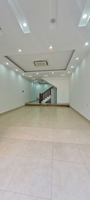 Cho thuê nhà Nguyễn Văn Huyên – Cầu Giấy DT 66m x 5 tầng, vuông đẹp, ôtô đỗ giá 32tr/th - 1