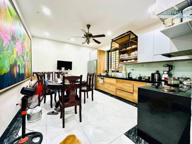 Bán nhà cạnh trường cấp 3 Tây Hồ, 64m 5 tầng, ngõ thông, ô tô qua, ở sướng, đầu tư tốt. - 1