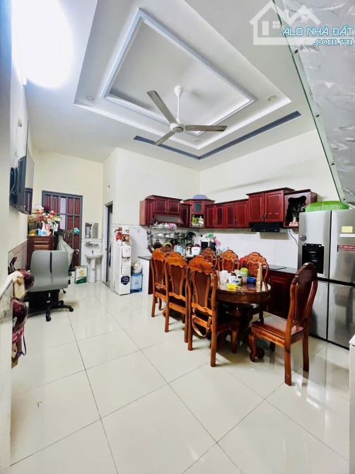 Bán Nhà 1 Lầu Đường 8m Nhựa , Gần Ngã Tư Chiêu Liêu , Dĩ An cũ - 1