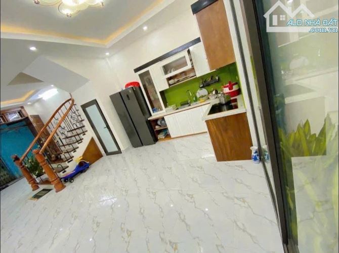 Bán nhà Phố Đại La, Hai Bà Trưng, 45m2x5T, Giá 12 tỷ, 50m ra oto tránh, nhà full nội thất - 1