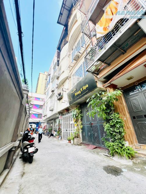 BÁN NHÀ VŨ NGỌC PHAN ĐỐNG ĐA 45m 5Tầng Mt 4.5m GIÁ 15.5 TỶ LÔ GÓC Ô TÔ TRÁNH KINH DOANH. - 1