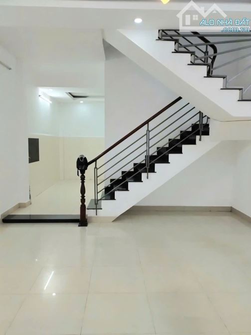 CHỦ ĐI ĐỊNH CƯ CẦN BÁN GẤP :  NHÀ GẦN SÂN BAY - XÂY Ở KIÊN CỐ  - KHU AN NINH CAO - GIÁ CỰC - 1