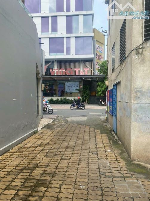 Cần Bán MT đường thụt Trần Huy Liệu, P11, Q.Phú Nhuận. DT: 28x50m, DTCN 972,4m. Gía 320 Tỷ - 1