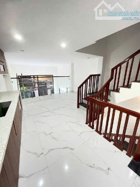 NHỈNH 11 TỶ XÍU - 38M2 x 6 TẦNG NGÕ CHỢ KHÂM THIÊN - 1
