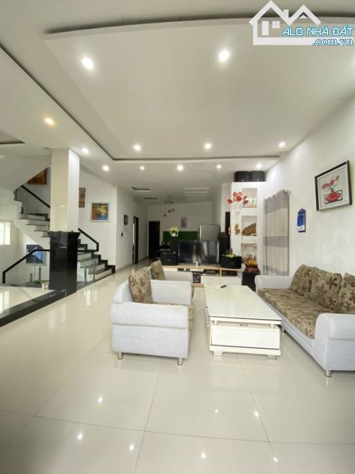 BÁN NHÀ 3 TẦNG 180M2 (10×18) SIÊU RẺ TRUNG TÂM TP HUẾ CHỈ 6.X TỶ - 1