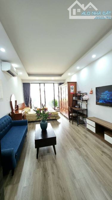 BÁN CĂN HỘ TẬP THỂ NGUYỄN CHÍ THANH 60M2- KHU VỰC TRUNG TÂM - MỚI ĐẸP Ở NGAY - VIEW MẶT PH - 1