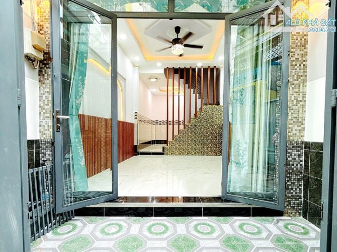 Bán nhà đẹp 2 lầu 4 phòng ngủ hẻm Cao Xuân Dục, Quận 8 - 1