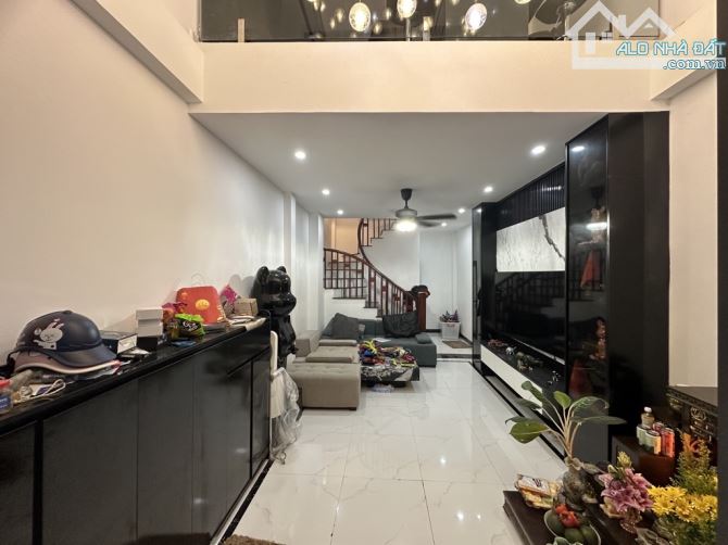 🏡 NHÀ ĐẸP 6 TẦNG – T Đ C – GIANG BIÊN, LONG BIÊN – GIÁ 6.3 TỶ - 1