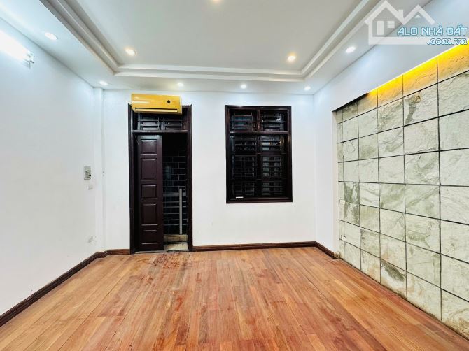 Hoàng Sâm, Cầu Giấy | 36m2 | 4 tầng | 8.3 tỷ - Ô tô cách 20m - Nhà dân xây - Mt khủng - 1