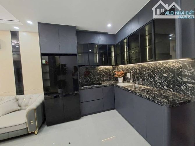 THẠCH BÀN 6TẦNG THANG MÁY -Ô TÔ NGỦ TRONG NHÀ -NỞ HẬU - VEIW HỒ ĐIỀU HOÀ - 1