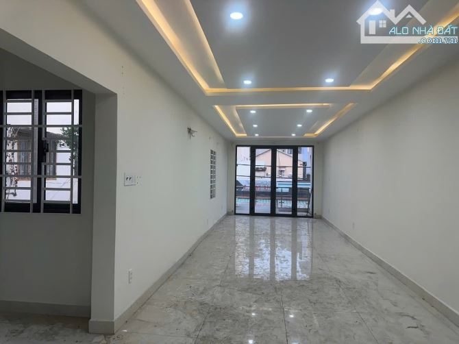 Cho thuê nhà mặt tiền Cách Mạng Tháng Tám có thang máy ngay chợ Biên Hoà - 1